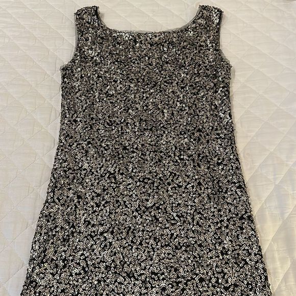 NWOT THML Scoop Back Lined Sequin Shift Dress Size M - Picture 6 of 16